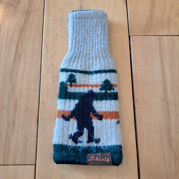 LIBERTY Bigfoot Sasquatch Bootle Sleeve Coozie Koozie - Picture 1 of 3